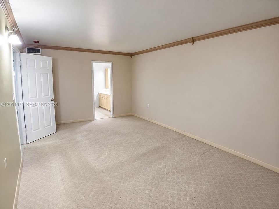 For Rent: $2,000 (1 beds, 1 baths, 736 Square Feet)