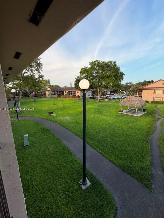 For Rent: $2,000 (1 beds, 1 baths, 736 Square Feet)