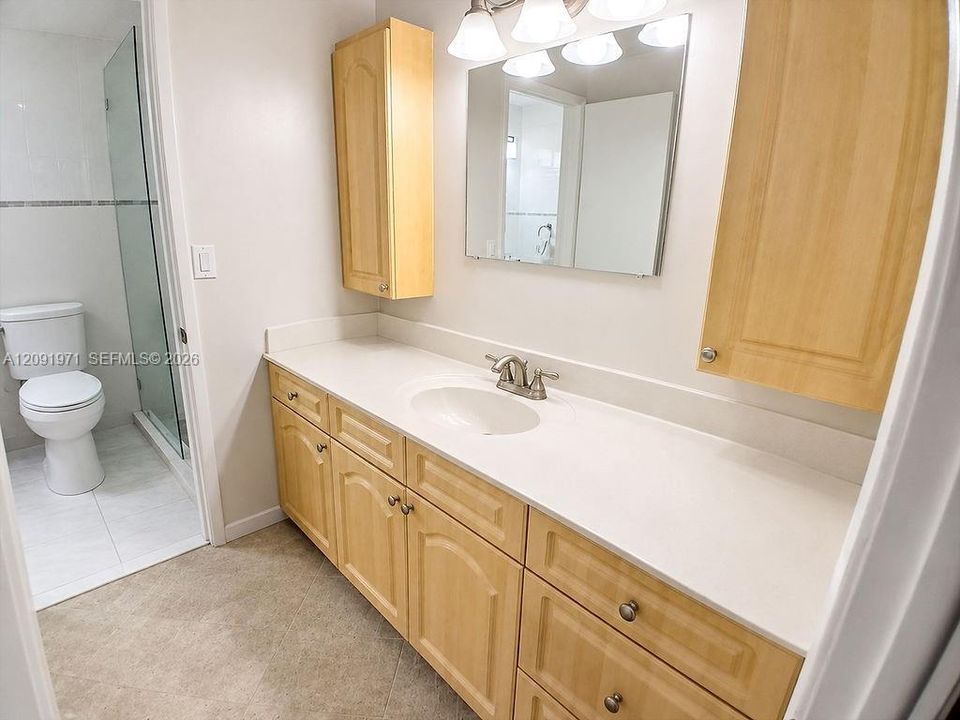 For Rent: $2,000 (1 beds, 1 baths, 736 Square Feet)