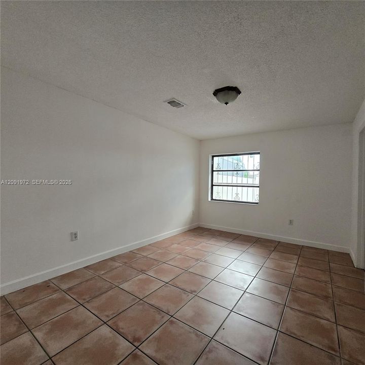 En Renta: $2,650 (3 camas, 2 baños, 1000 Pies cuadrados)