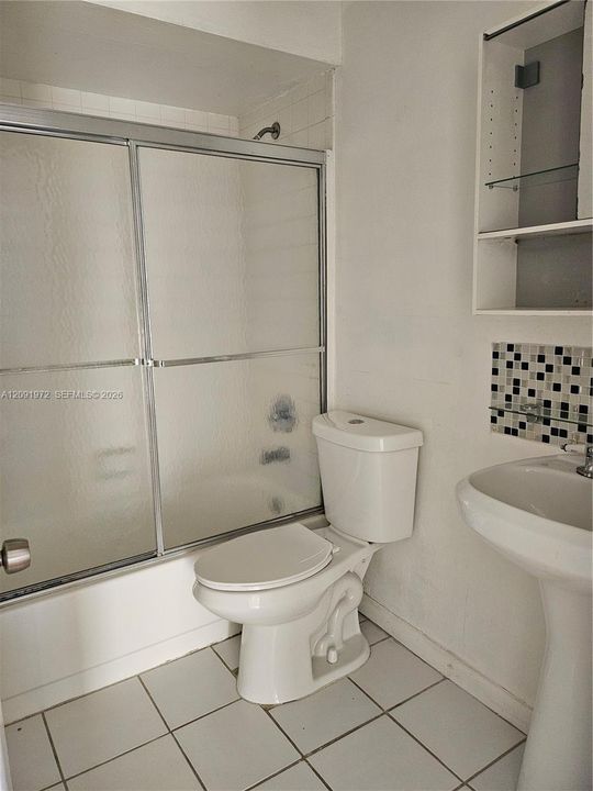 En Renta: $2,650 (3 camas, 2 baños, 1000 Pies cuadrados)