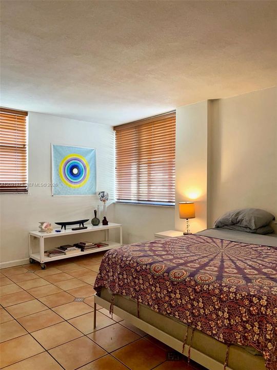 For Sale: $326,800 (1 beds, 1 baths, 764 Square Feet)