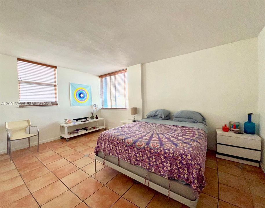 For Sale: $326,800 (1 beds, 1 baths, 764 Square Feet)