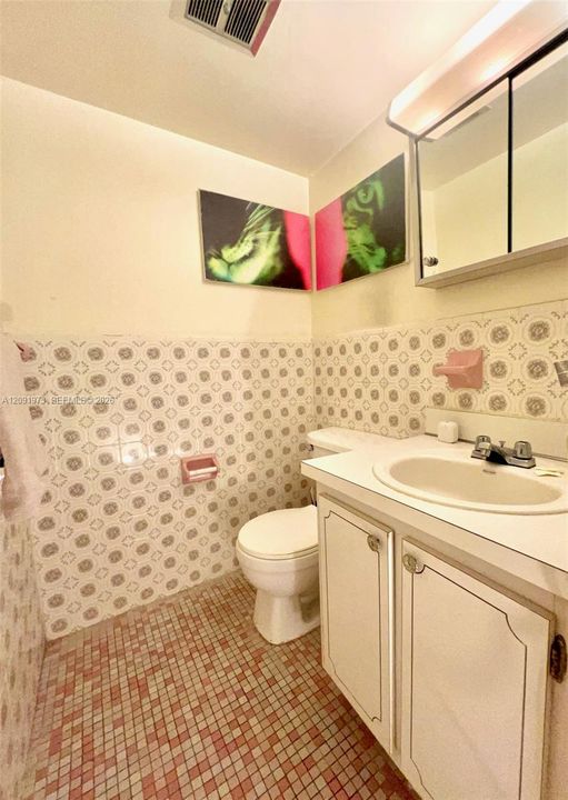 For Sale: $326,800 (1 beds, 1 baths, 764 Square Feet)