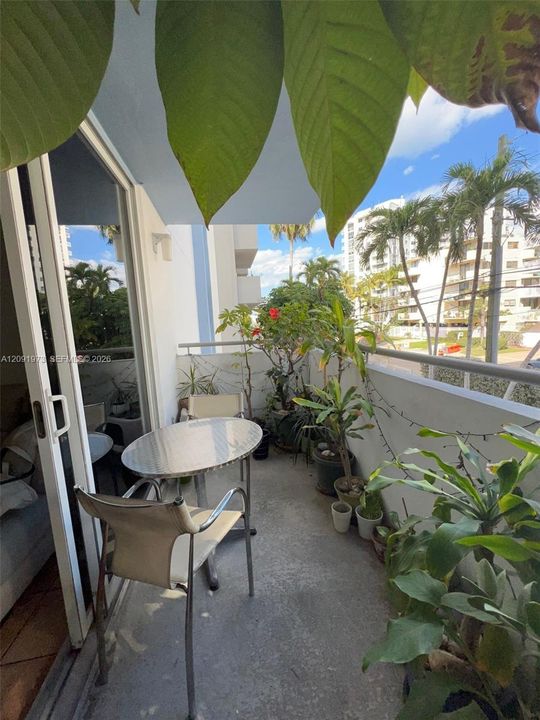 For Sale: $326,800 (1 beds, 1 baths, 764 Square Feet)