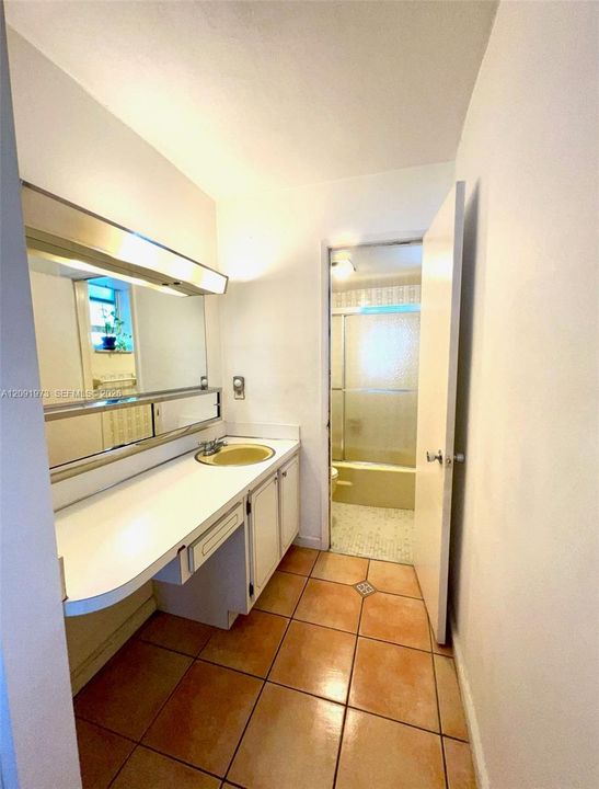 For Sale: $326,800 (1 beds, 1 baths, 764 Square Feet)