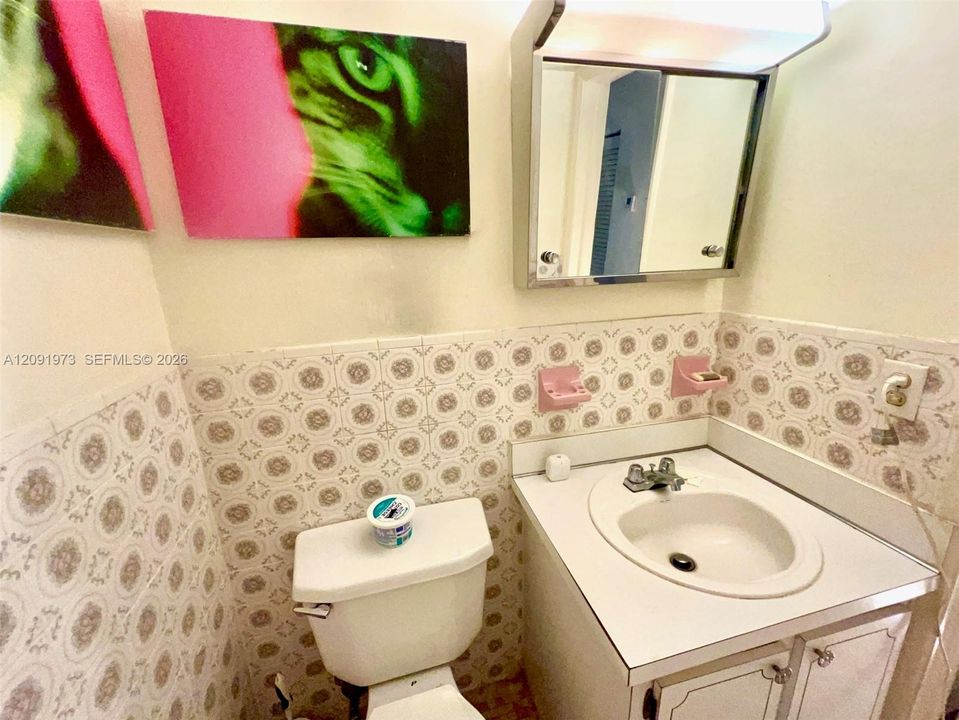 For Sale: $326,800 (1 beds, 1 baths, 764 Square Feet)