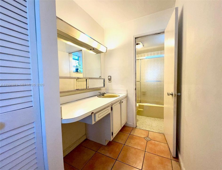 For Sale: $326,800 (1 beds, 1 baths, 764 Square Feet)