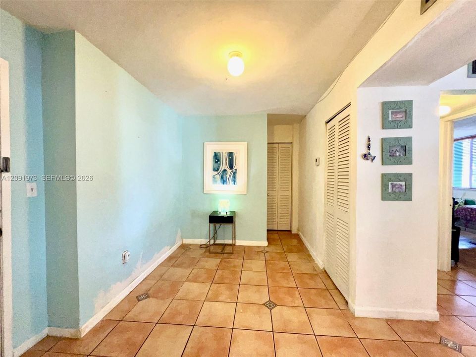 For Sale: $326,800 (1 beds, 1 baths, 764 Square Feet)