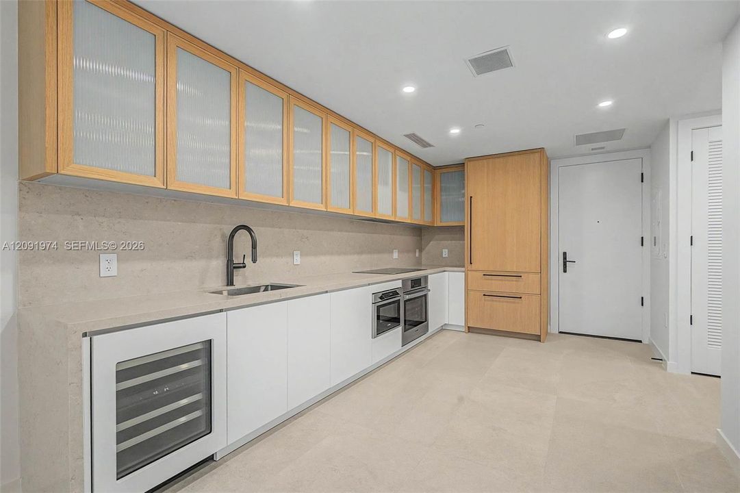 На продажу: $1,200,000 (1 спален, 2 ванн, 0 Квадратных фут)
