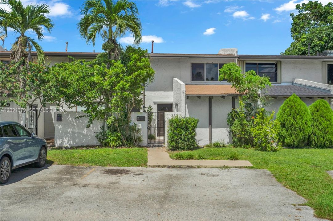 For Rent: $3,200 (3 beds, 1 baths, 1378 Square Feet)