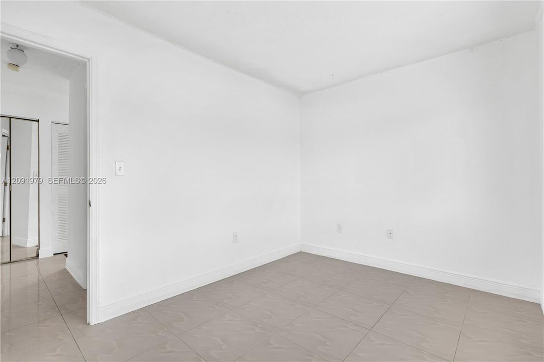 For Rent: $3,200 (3 beds, 1 baths, 1378 Square Feet)