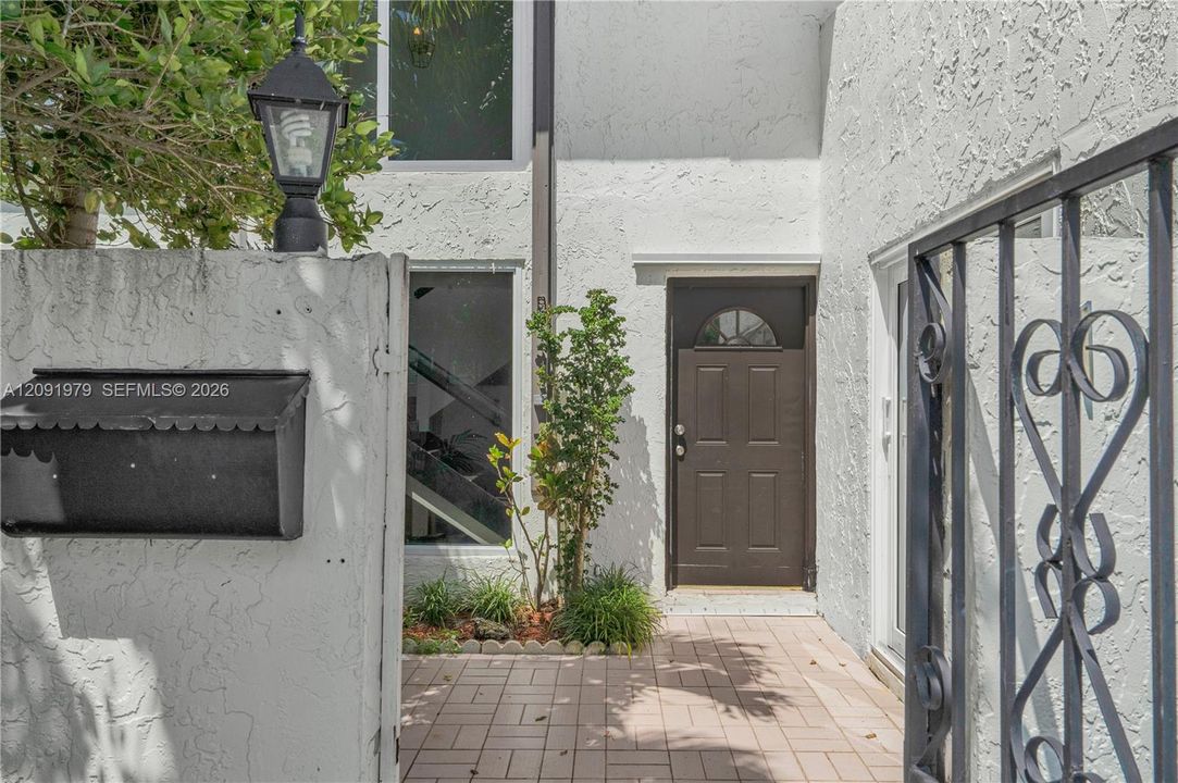 For Rent: $3,200 (3 beds, 1 baths, 1378 Square Feet)