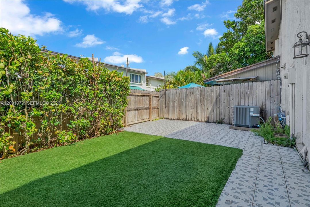 For Rent: $3,200 (3 beds, 1 baths, 1378 Square Feet)