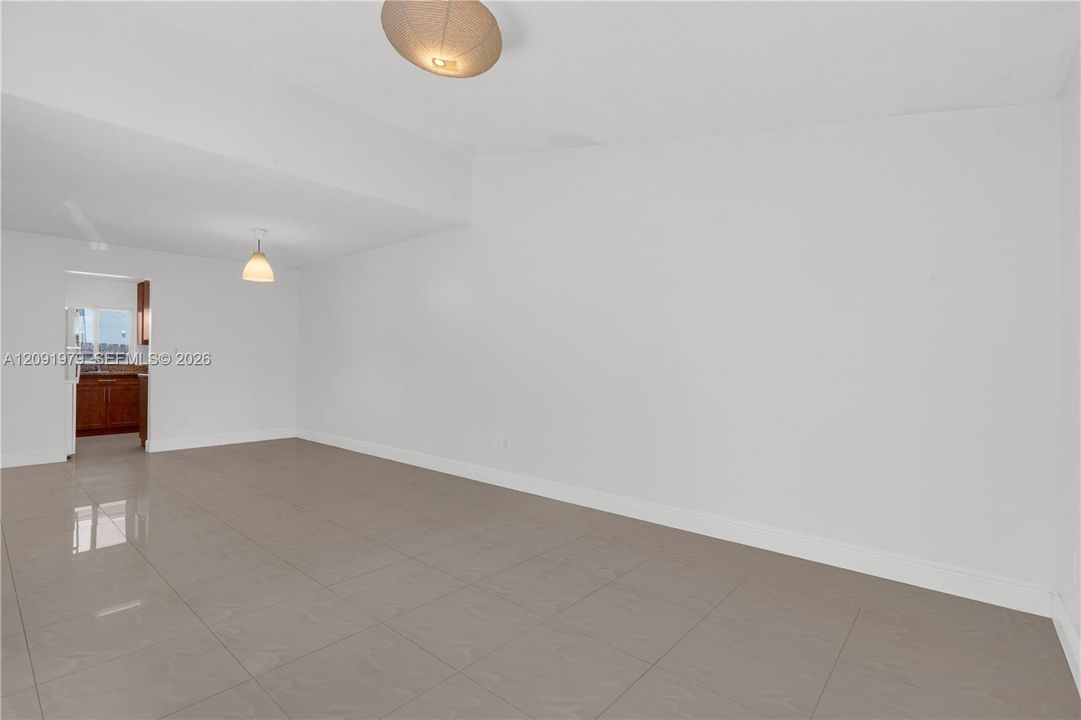 For Rent: $3,200 (3 beds, 1 baths, 1378 Square Feet)