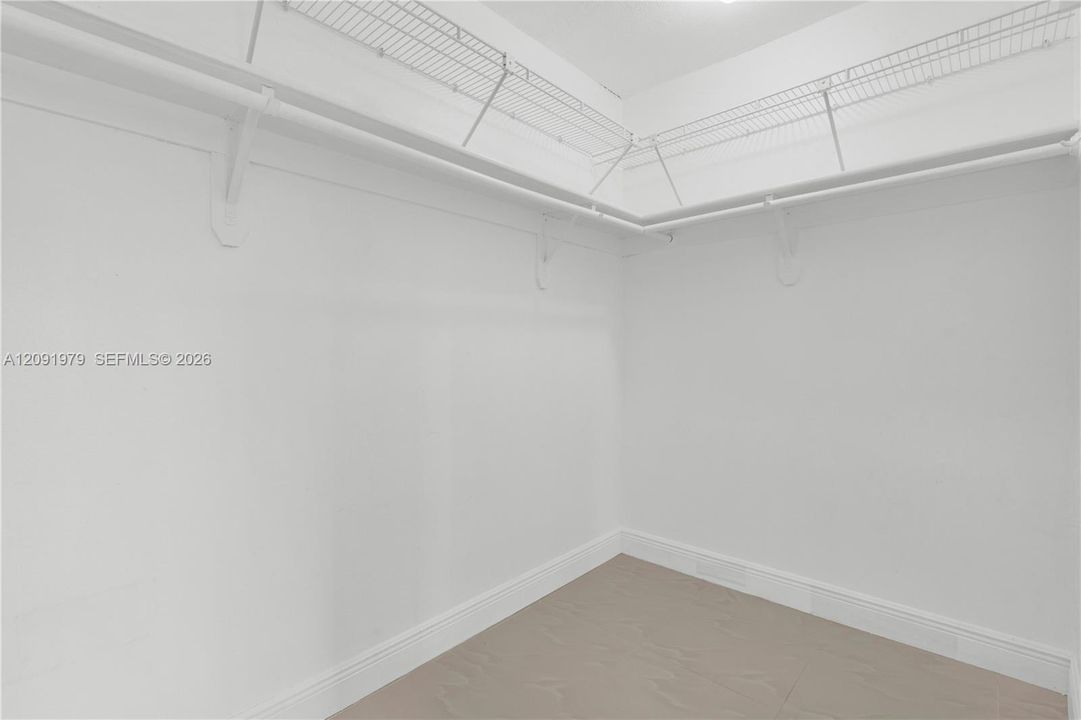 For Rent: $3,200 (3 beds, 1 baths, 1378 Square Feet)