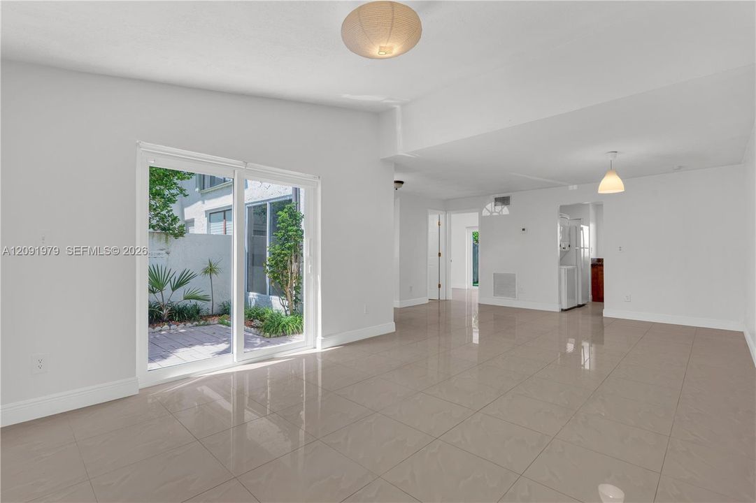 For Rent: $3,200 (3 beds, 1 baths, 1378 Square Feet)