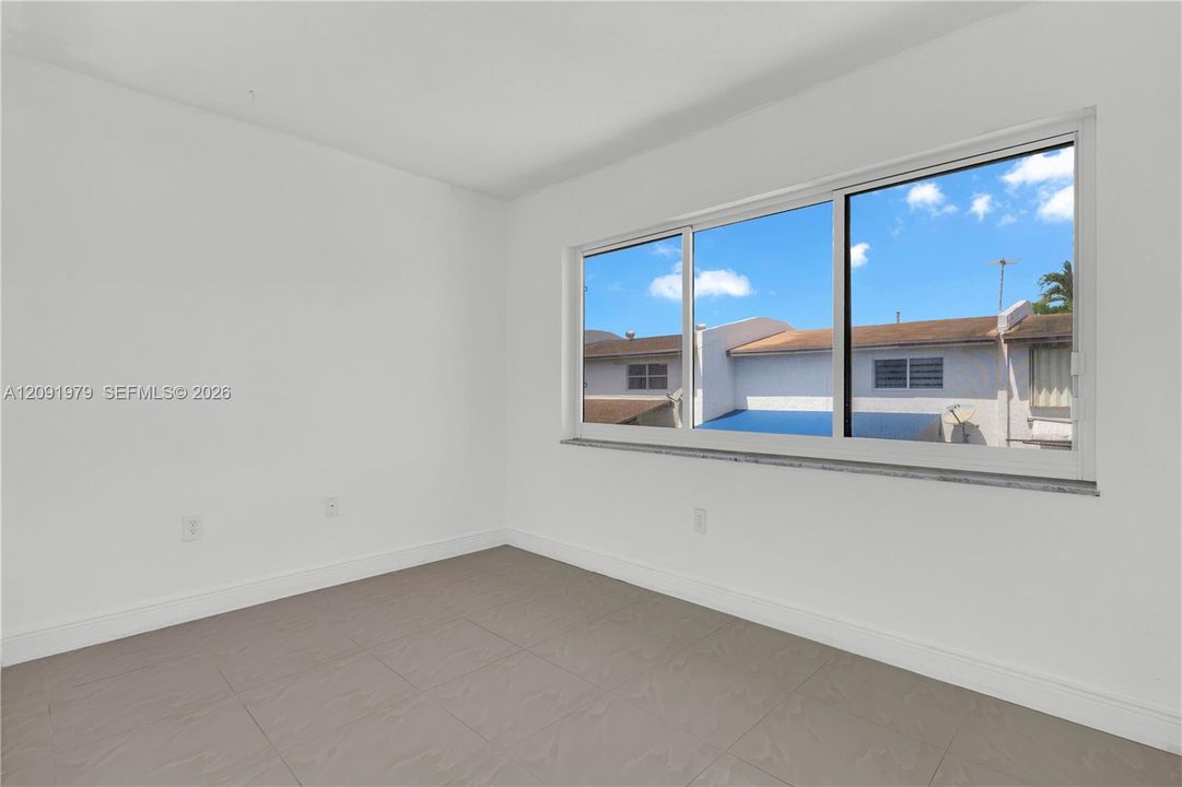 For Rent: $3,200 (3 beds, 1 baths, 1378 Square Feet)