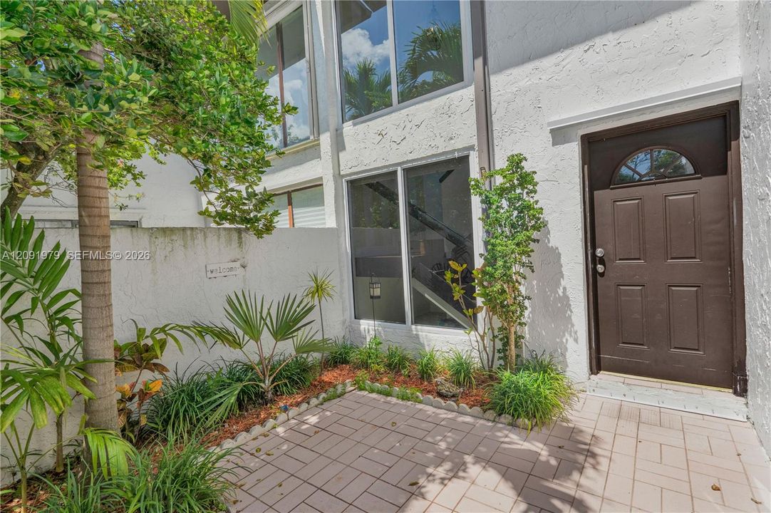 For Rent: $3,200 (3 beds, 1 baths, 1378 Square Feet)