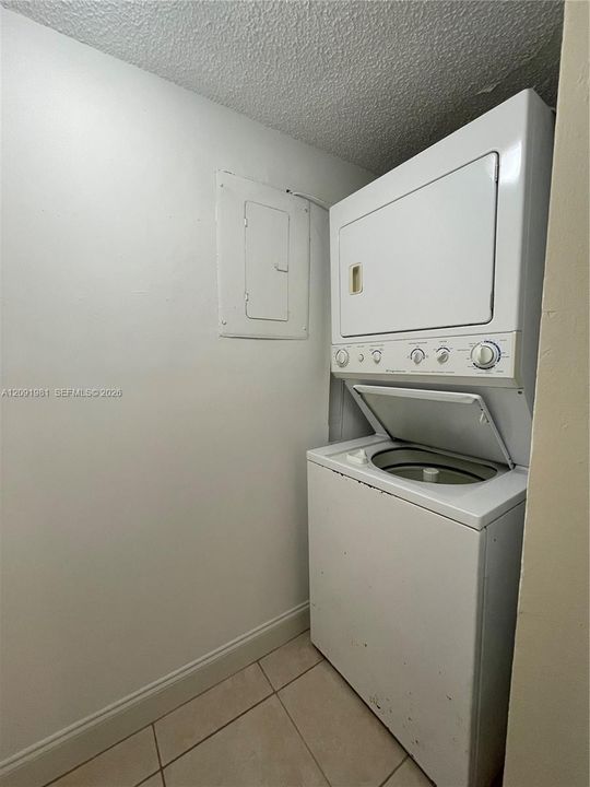 For Sale: $209,000 (2 beds, 2 baths, 820 Square Feet)