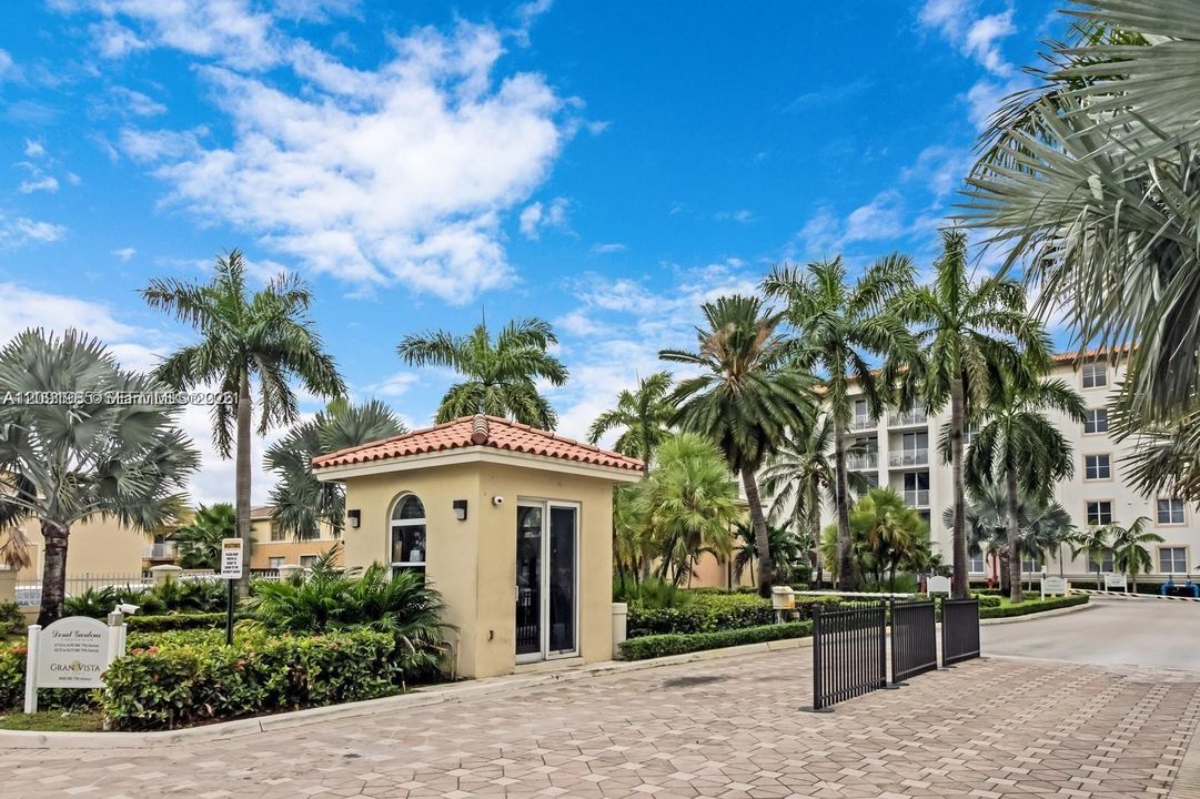For Rent: $2,100 (2 beds, 2 baths, 1060 Square Feet)