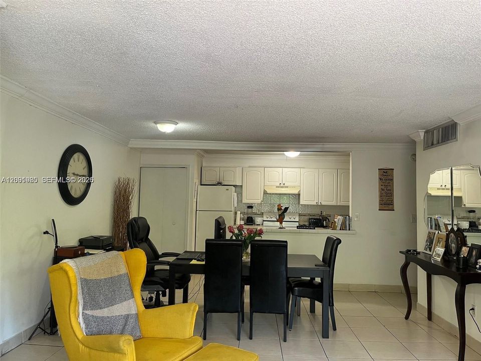 For Rent: $2,100 (2 beds, 2 baths, 1060 Square Feet)