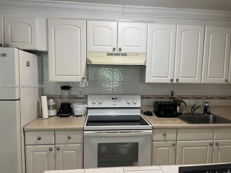 For Rent: $2,100 (2 beds, 2 baths, 1060 Square Feet)
