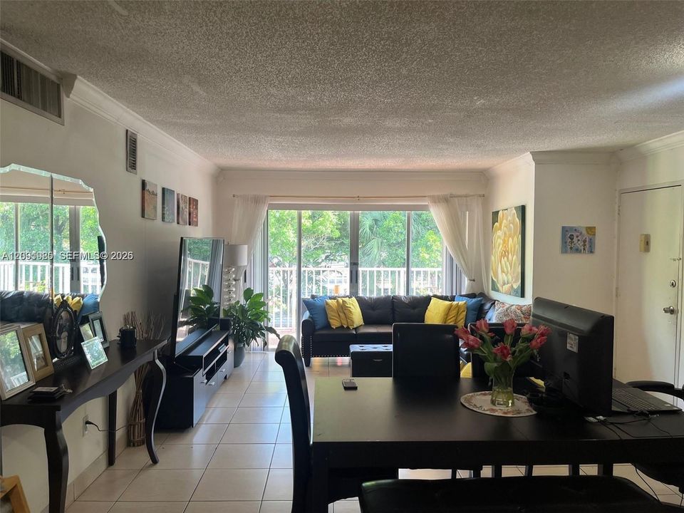 For Rent: $2,100 (2 beds, 2 baths, 1060 Square Feet)