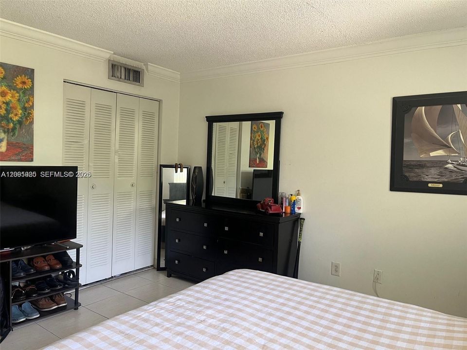 For Rent: $2,100 (2 beds, 2 baths, 1060 Square Feet)