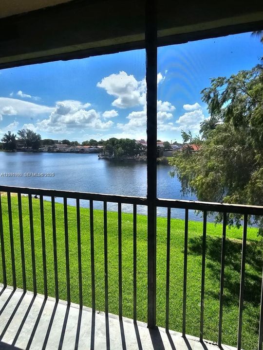 For Rent: $2,195 (2 beds, 2 baths, 770 Square Feet)