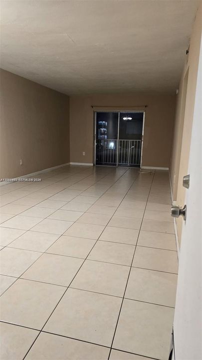 For Rent: $1,575 (1 beds, 1 baths, 714 Square Feet)
