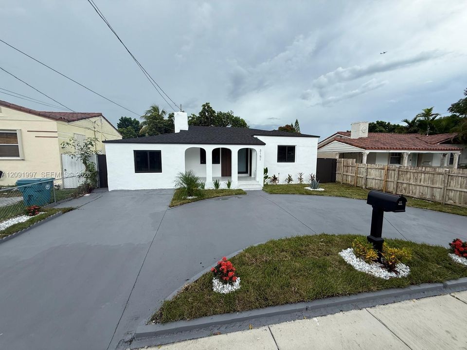 En Venta: $760,000 (4 camas, 2 baños, 1947 Pies cuadrados)