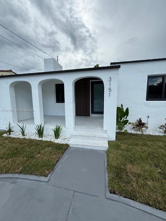 En Venta: $760,000 (4 camas, 2 baños, 1947 Pies cuadrados)