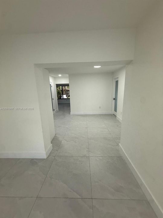 En Venta: $760,000 (4 camas, 2 baños, 1947 Pies cuadrados)