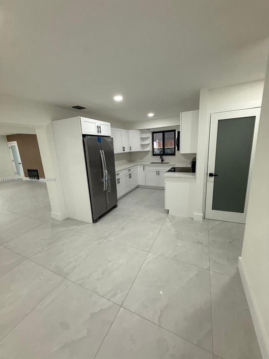 En Venta: $760,000 (4 camas, 2 baños, 1947 Pies cuadrados)