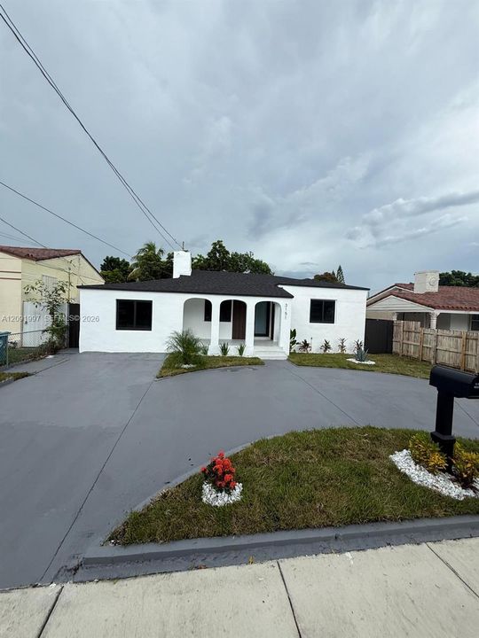 En Venta: $760,000 (4 camas, 2 baños, 1947 Pies cuadrados)