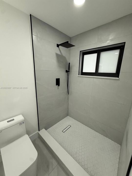 En Venta: $760,000 (4 camas, 2 baños, 1947 Pies cuadrados)