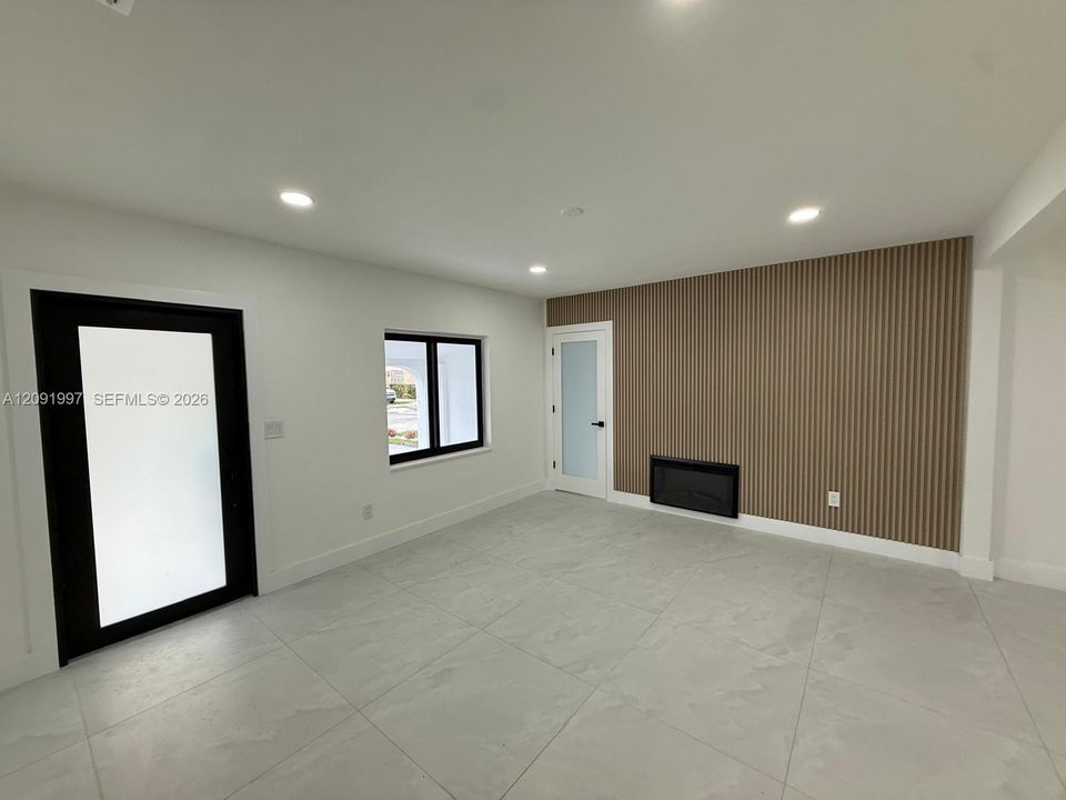 En Venta: $760,000 (4 camas, 2 baños, 1947 Pies cuadrados)