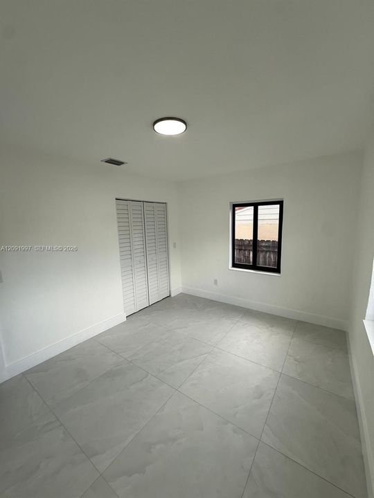 En Venta: $760,000 (4 camas, 2 baños, 1947 Pies cuadrados)