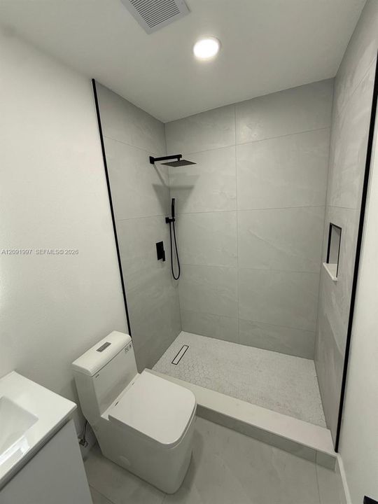 En Venta: $760,000 (4 camas, 2 baños, 1947 Pies cuadrados)