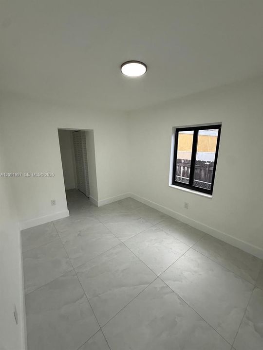 En Venta: $760,000 (4 camas, 2 baños, 1947 Pies cuadrados)