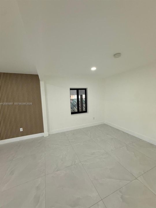 En Venta: $760,000 (4 camas, 2 baños, 1947 Pies cuadrados)