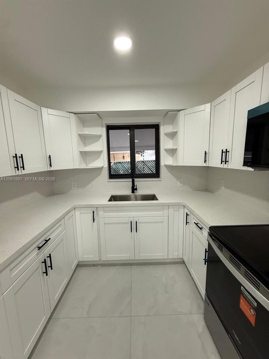 En Venta: $760,000 (4 camas, 2 baños, 1947 Pies cuadrados)