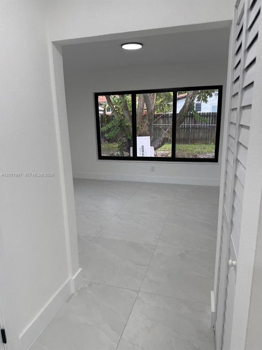 En Venta: $760,000 (4 camas, 2 baños, 1947 Pies cuadrados)