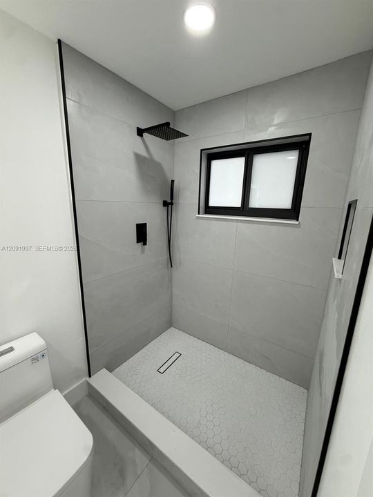 En Venta: $760,000 (4 camas, 2 baños, 1947 Pies cuadrados)