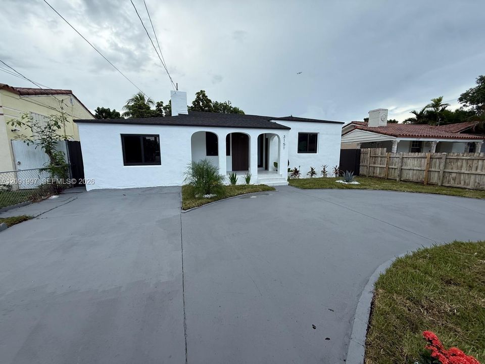 En Venta: $760,000 (4 camas, 2 baños, 1947 Pies cuadrados)