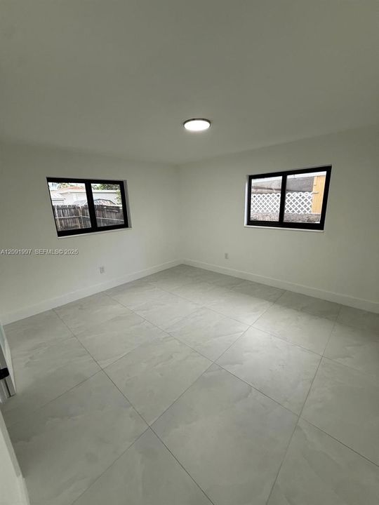 En Venta: $760,000 (4 camas, 2 baños, 1947 Pies cuadrados)