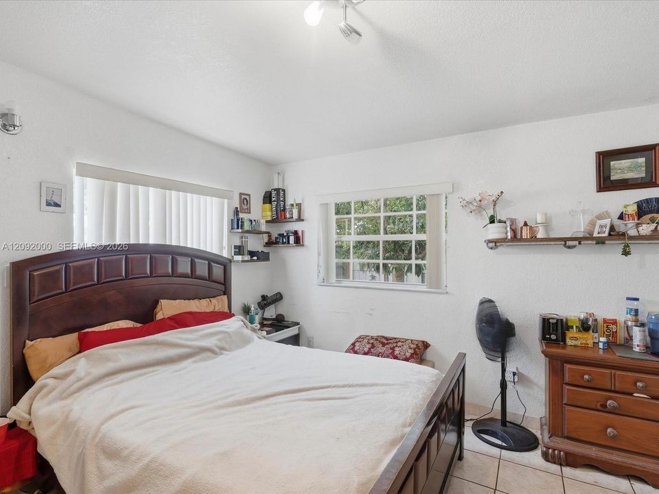 For Sale: $655,000 (3 beds, 1 baths, 1918 Square Feet)