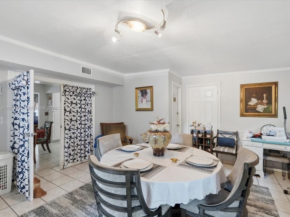 For Sale: $655,000 (3 beds, 1 baths, 1918 Square Feet)