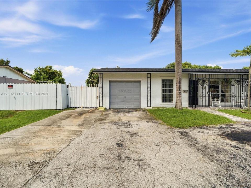 For Sale: $655,000 (3 beds, 1 baths, 1918 Square Feet)